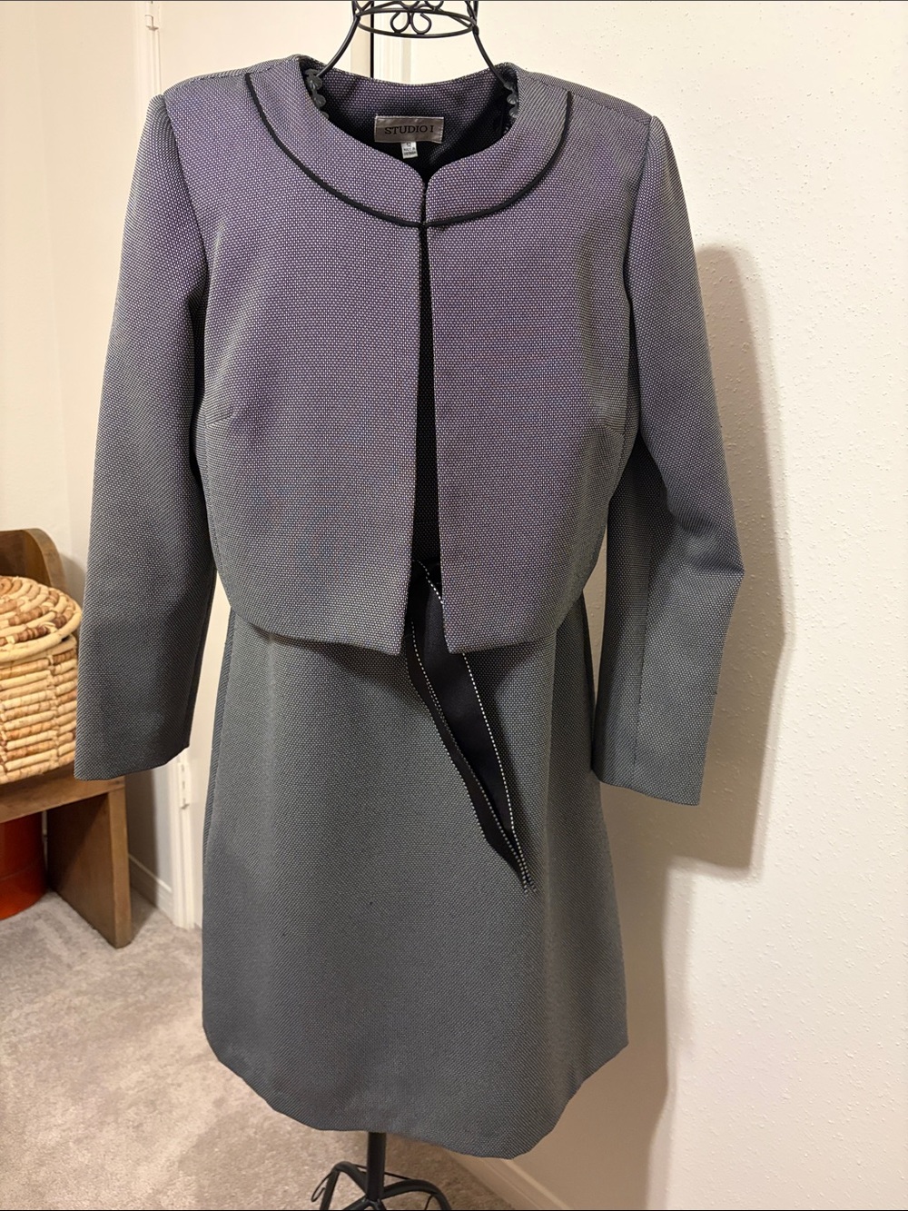 Studio I Gray Textured Skirt Set with Black Trim